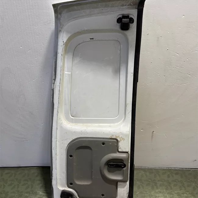 Porta carico posteriore a battente destra