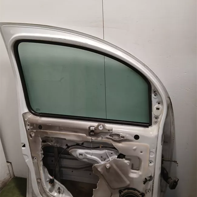 Porta anteriore sinistra