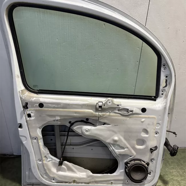 Porta anteriore sinistra