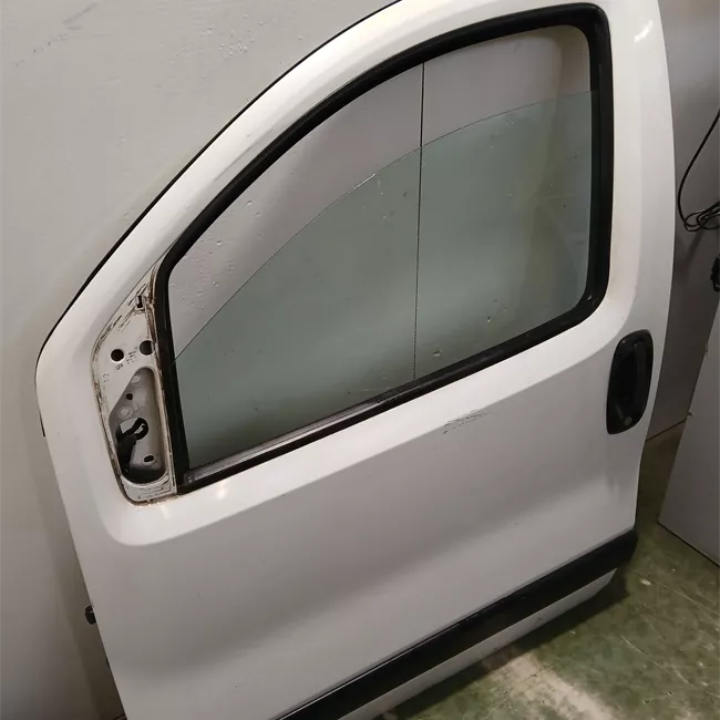 Porta anteriore sinistra