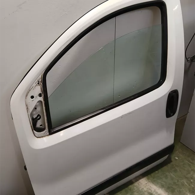 Porta anteriore sinistra