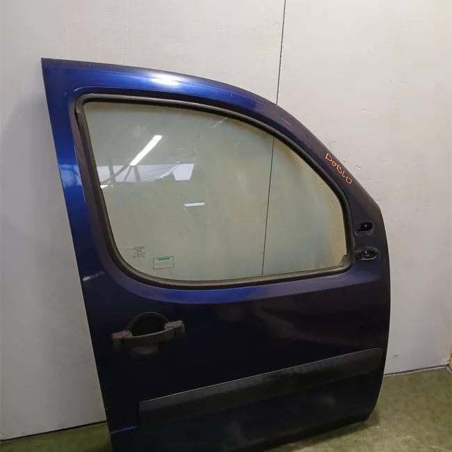 Porta anteriore destra