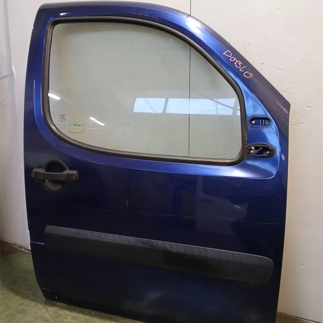 Porta anteriore destra