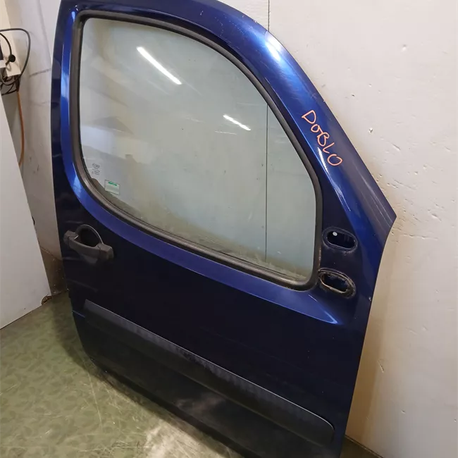 Porta anteriore destra