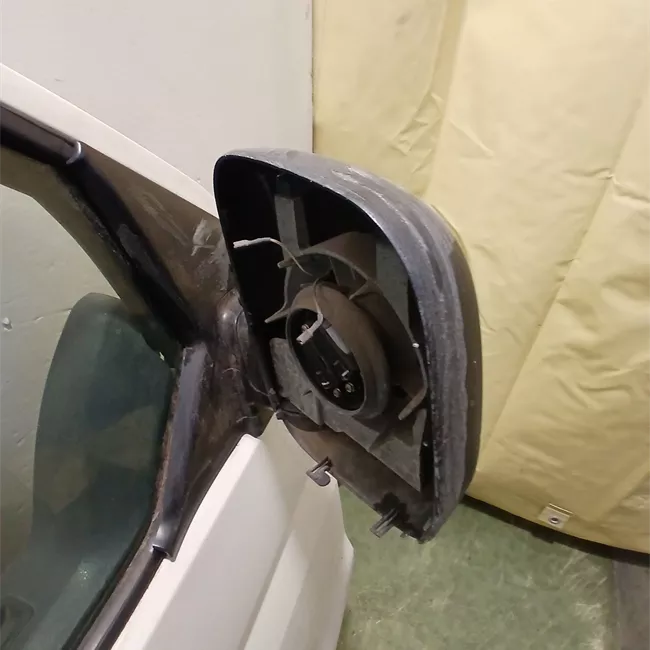 Porta anteriore destra