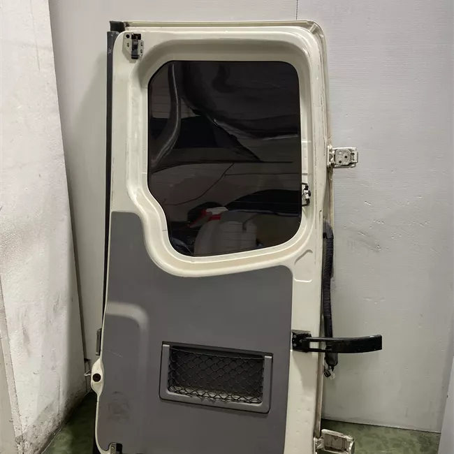 Porta carico posteriore a battente sinistra Vetrato