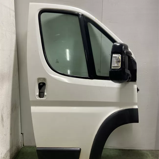 Porta anteriore destra