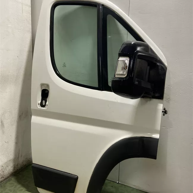 Porta anteriore destra