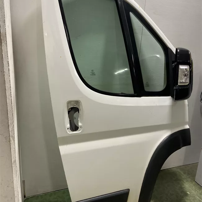 Porta anteriore destra