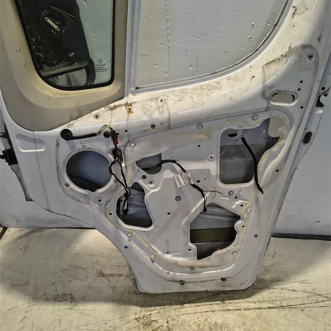 Porta anteriore destra