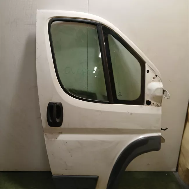 Porta anteriore destra