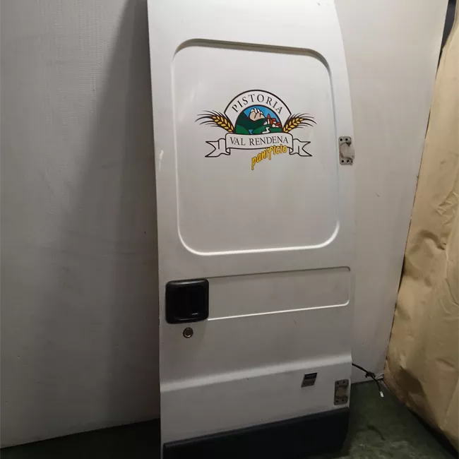 Porta carico posteriore a battente destra Apertuara 270°, Tetto Rialzato