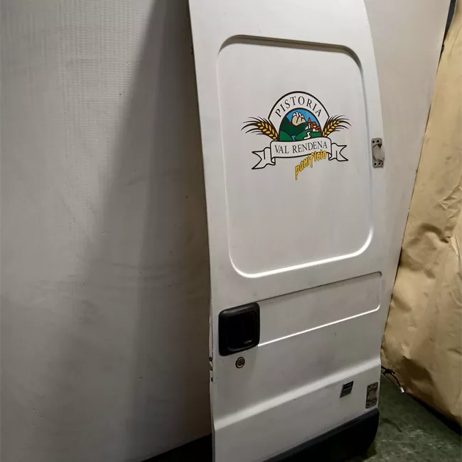 Porta carico posteriore a battente destra Apertuara 270°, Tetto Rialzato