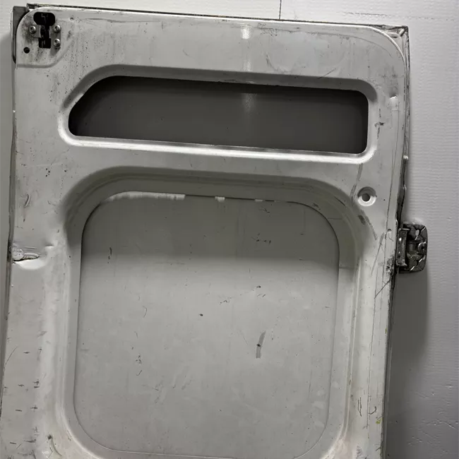 Porta carico posteriore a battente sinistra Lamierata