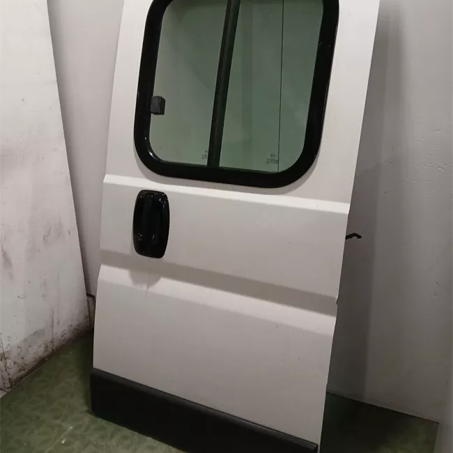 Porta carico posteriore a battente destra