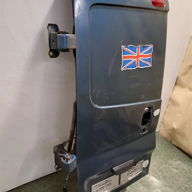 Porta carico posteriore a battente destra