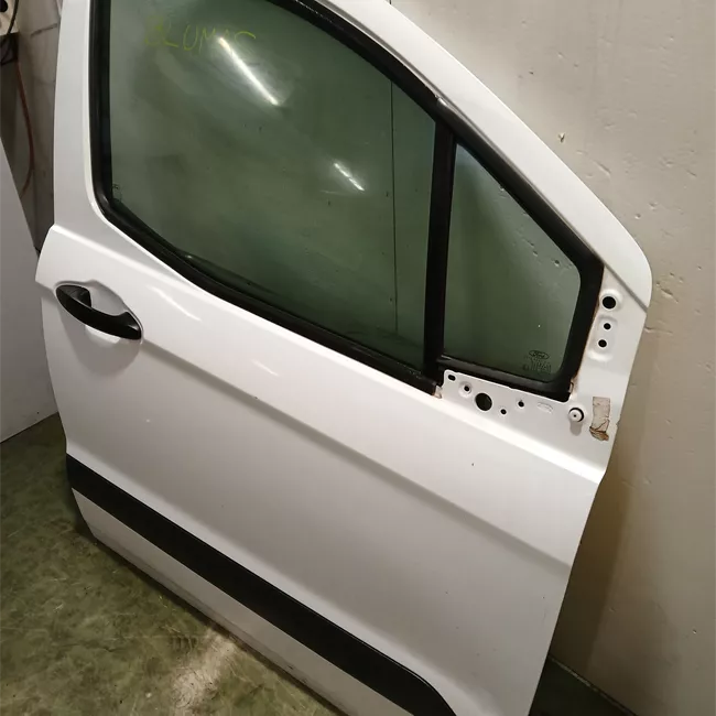 Porta anteriore destra