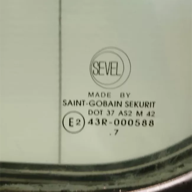 Porta carico posteriore a battente sinistra