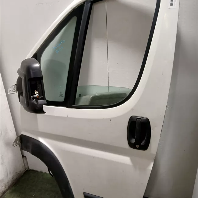 Porta anteriore sinistra