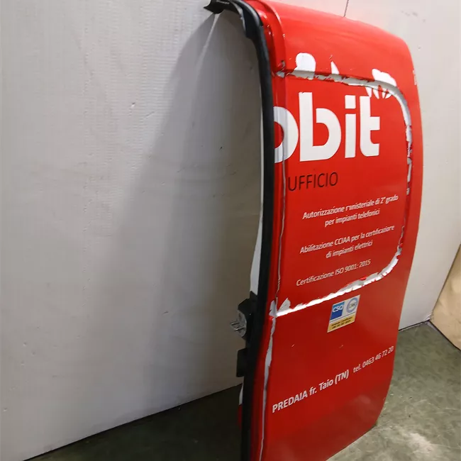 Porta carico posteriore a battente destra