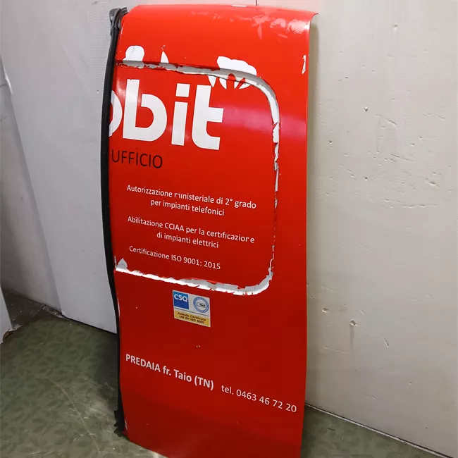 Porta carico posteriore a battente destra