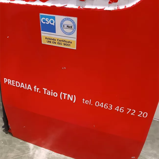 Porta carico posteriore a battente destra