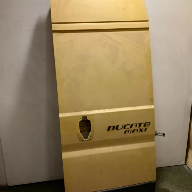 Porta carico posteriore a battente destra