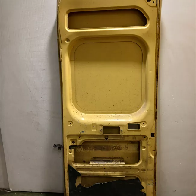 Porta carico posteriore a battente destra