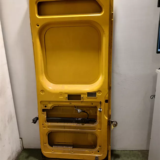 Porta carico posteriore a battente destra