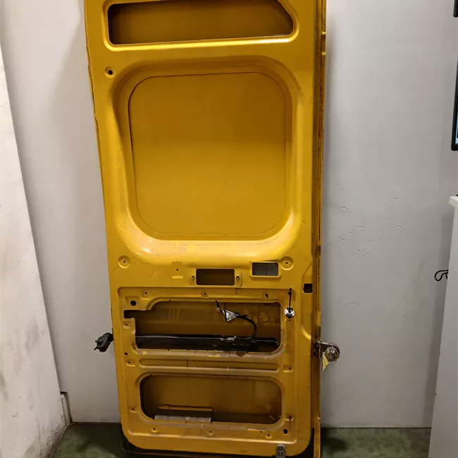 Porta carico posteriore a battente destra