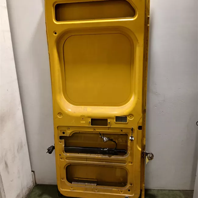 Porta carico posteriore a battente destra