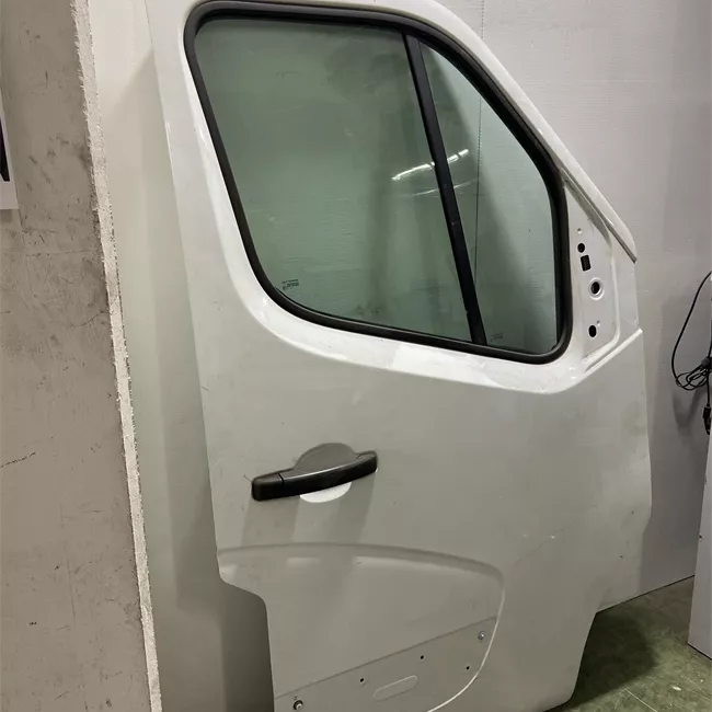 Porta anteriore destra