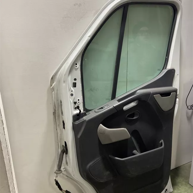 Porta anteriore destra