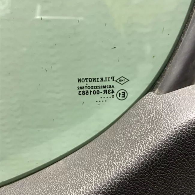 Porta anteriore destra