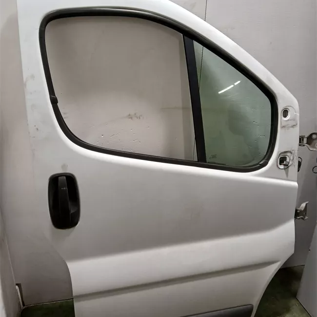 Porta anteriore destra