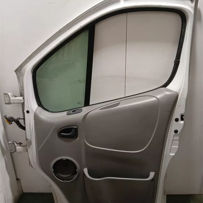 Porta anteriore destra