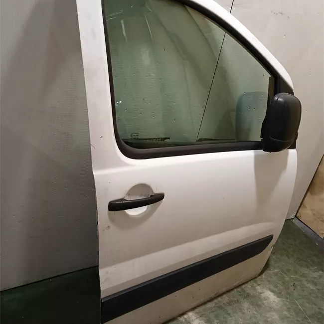 Porta anteriore destra