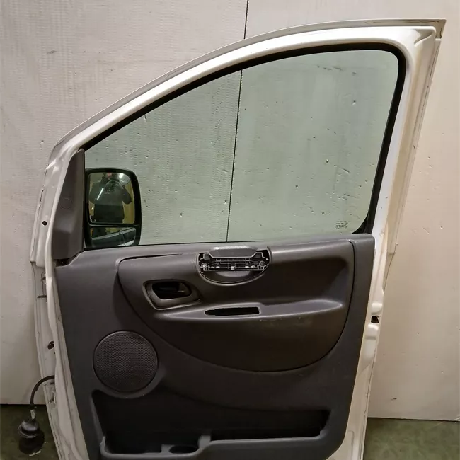 Porta anteriore destra