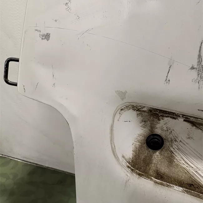 Porta carico posteriore a battente sinistra