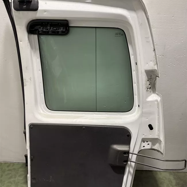 Porta carico posteriore a battente sinistra