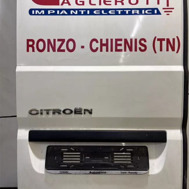 Porta carico posteriore a battente sinistra Lamierata