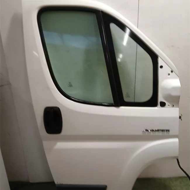 Porta anteriore destra