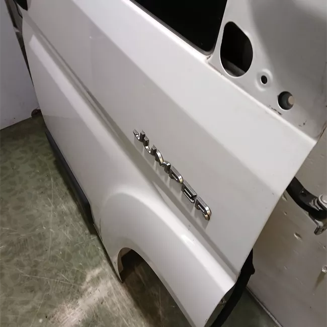 Porta anteriore destra