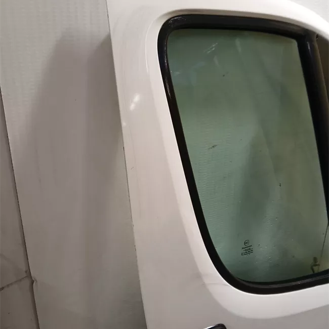 Porta anteriore destra