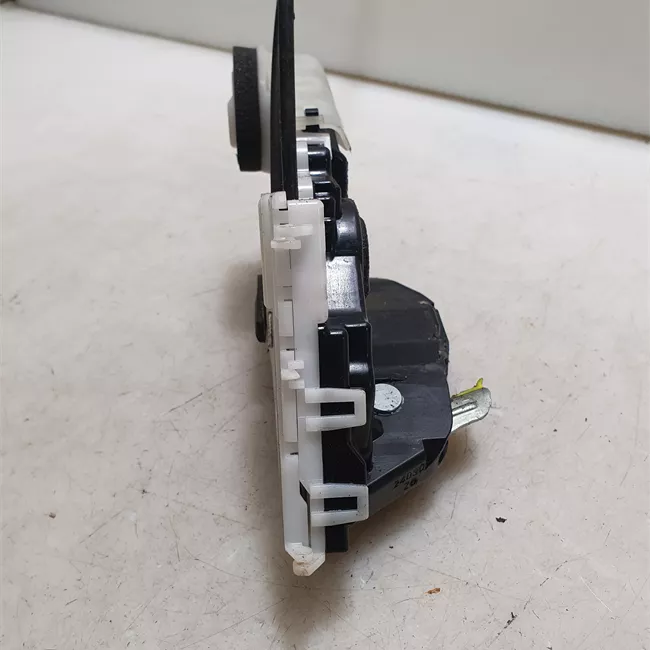 Serratura porta anteriore sinistra con chiusura centralizzata