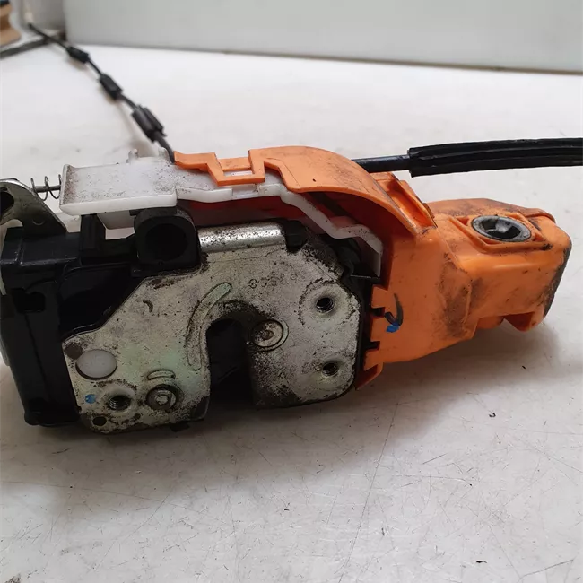 Serratura porta anteriore sinistra