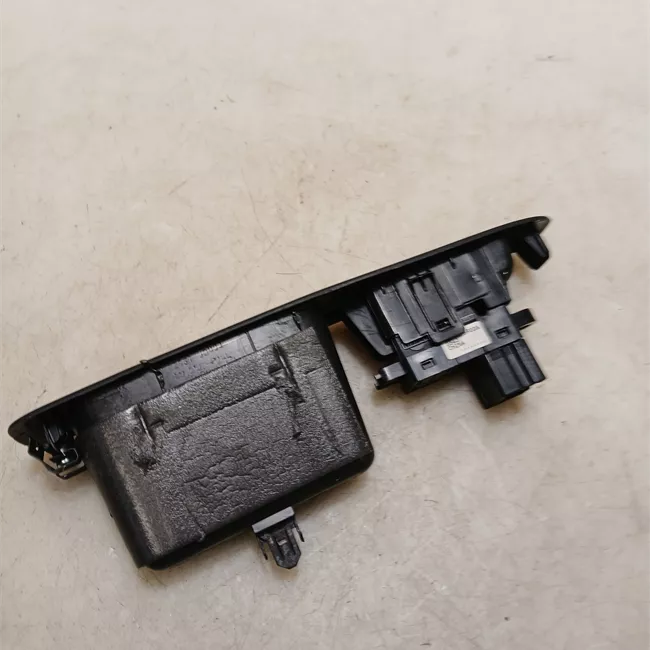 Interruttore alzacristalli porta posteriore sinistro