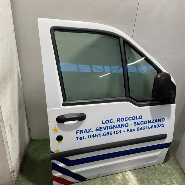 Porta anteriore destra