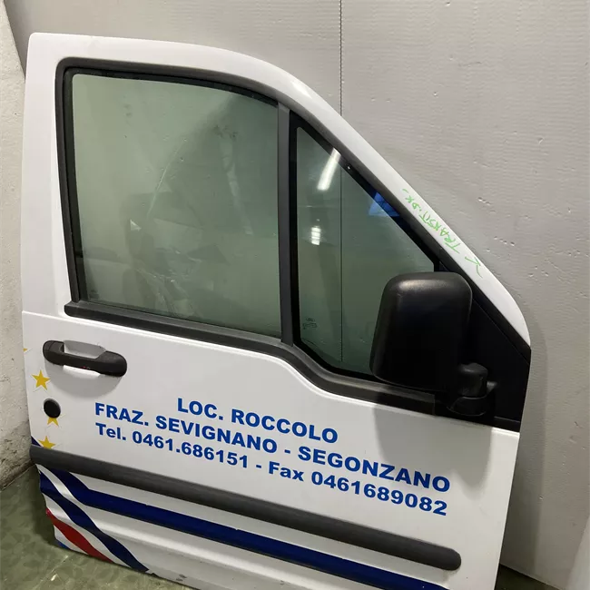 Porta anteriore destra