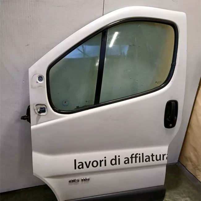 Porta anteriore sinistra